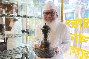 ৩০০ বছরের বিরল রুপার হুক্কা কুমিল্লায়