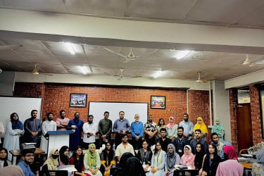 কর্মশালায় এআই ব্যবহারে নতুন দৃষ্টিভঙ্গি তুলে ধরলেন বিশেষজ্ঞরা