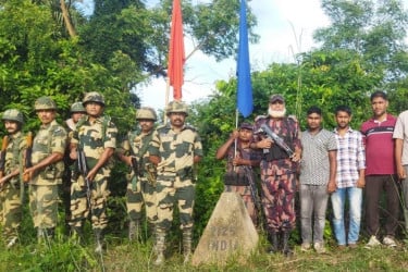 ৫ বাংলাদেশিকে ফেরত দিল বিএসএফ