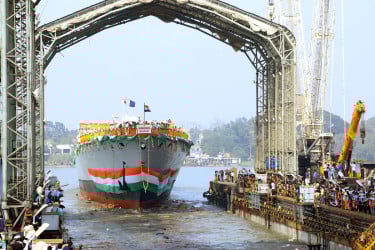 ভারতীয় নৌবাহিনীতে নতুন দুই যুদ্ধজাহাজ