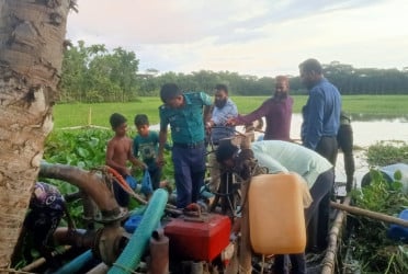 কৃষি জমি থেকে বালু উত্তোলন, দুইটি ড্রেজার ধ্বংস