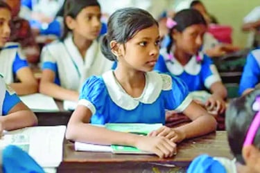 মুখ থুবড়ে পড়ছে প্রাথমিক শিক্ষা