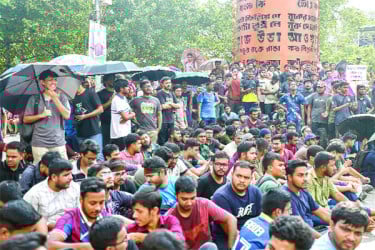 তিন দাবিতে শাহবাগ অবরোধ বুয়েট শিক্ষার্থীদের