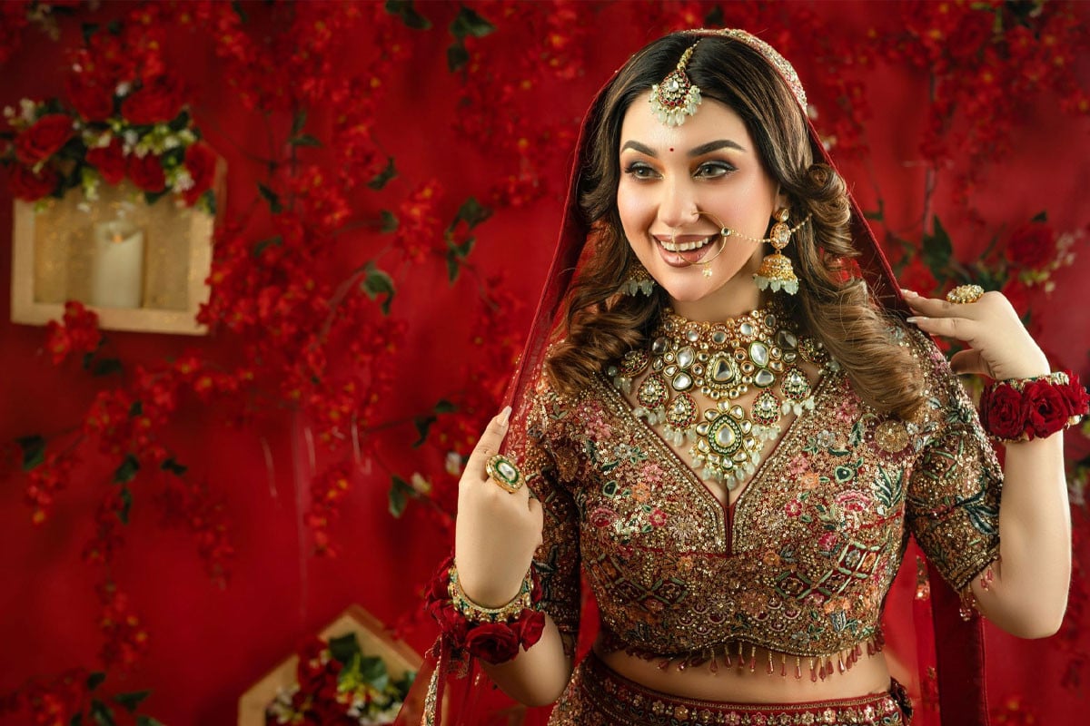 অপু বিশ্বাস জানালেন, ‘আমি বিবাহিত’ – তবে প্রকাশ্যে আনতে নারাজ