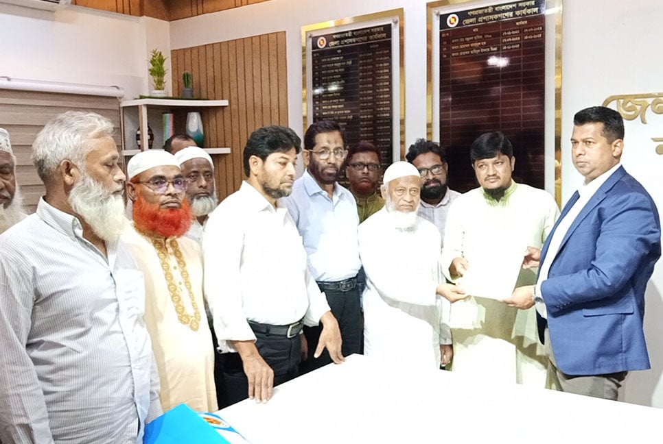 নারায়ণগঞ্জের চাষাঢ়া-মুক্তারপুর-পঞ্চবটি সড়ক সংস্কারের দাবিতে স্মারকলিপি