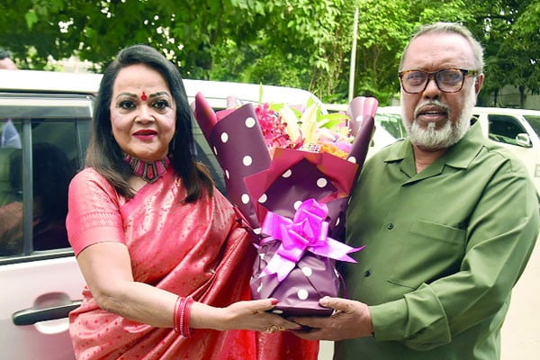 শাইখ সিরাজের ‘জুঁই ফুল : সাবিনা ইয়াসমিন’