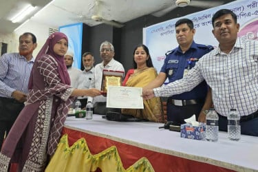 গাজীপুরের কাপাসিয়ায় কৃতি শিক্ষার্থীদের সংবর্ধনা প্রদান