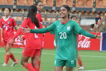 প্রীতির হ্যাটট্রিকে আবার নেপালকে হারাল বাংলাদেশ