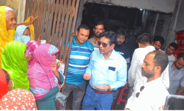 বগুড়ায় ১৫ টাকা কেজি দরে খাদ্যবান্ধব কর্মসূচির চাল বিক্রি