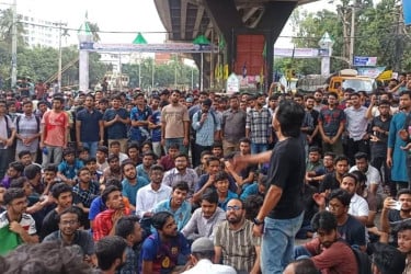 চুয়েট শিক্ষার্থীরাও রাজপথে