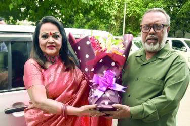 শাইখ সিরাজের ‘জুঁই ফুল : সাবিনা ইয়াসমিন’