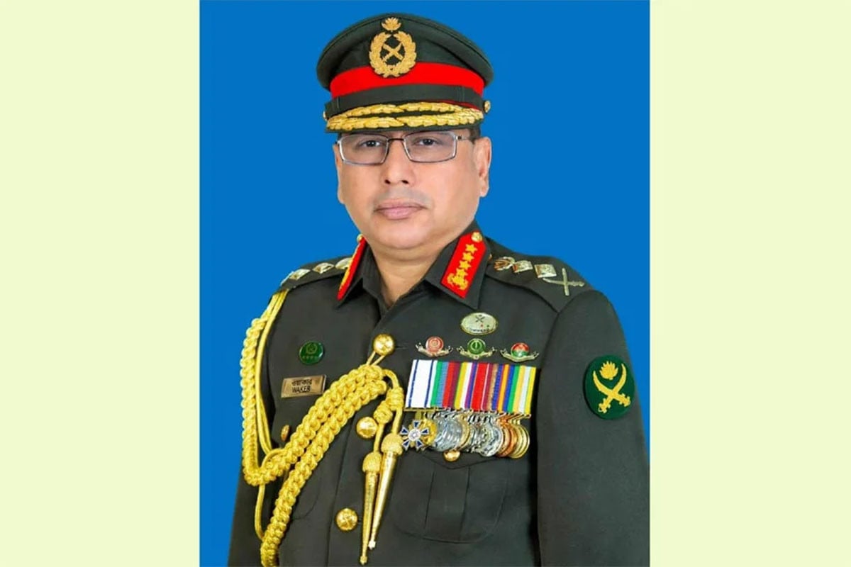 চীন সফর শেষে দেশে ফিরলেন সেনাবাহিনী প্রধান