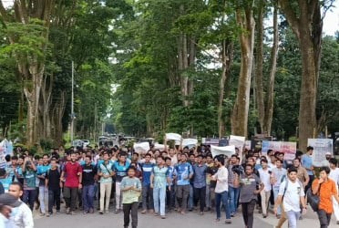 তিন দফা দাবিতে রাজশাহী বিশ্ববিদ্যালয়ে বিক্ষোভ