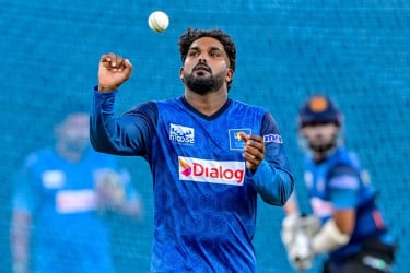জিম্বাবুয়ে সিরিজে নেই হাসারাঙ্গা, এশিয়া কাপেও শঙ্কা