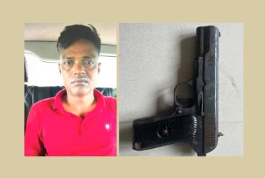 মোংলায় চট্টগ্রাম থেকে পুলিশের লুট হওয়া পিস্তল উদ্ধার, গ্রেপ্তার ১