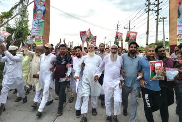 ৩১ দফা বাস্তবায়নে সোনারগাঁ বিএনপির গণসংযোগ ও লিফলেট বিতরণ