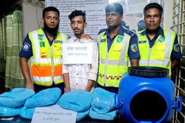 বাগেরহাটে ৮ কেজি গাঁজাসহ মাদককারবারি গ্রেফতার