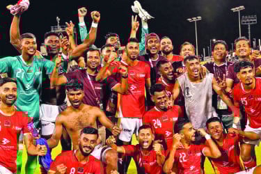 চ্যাম্পিয়ন কিংসের সামনে তিন চ্যাম্পিয়ন