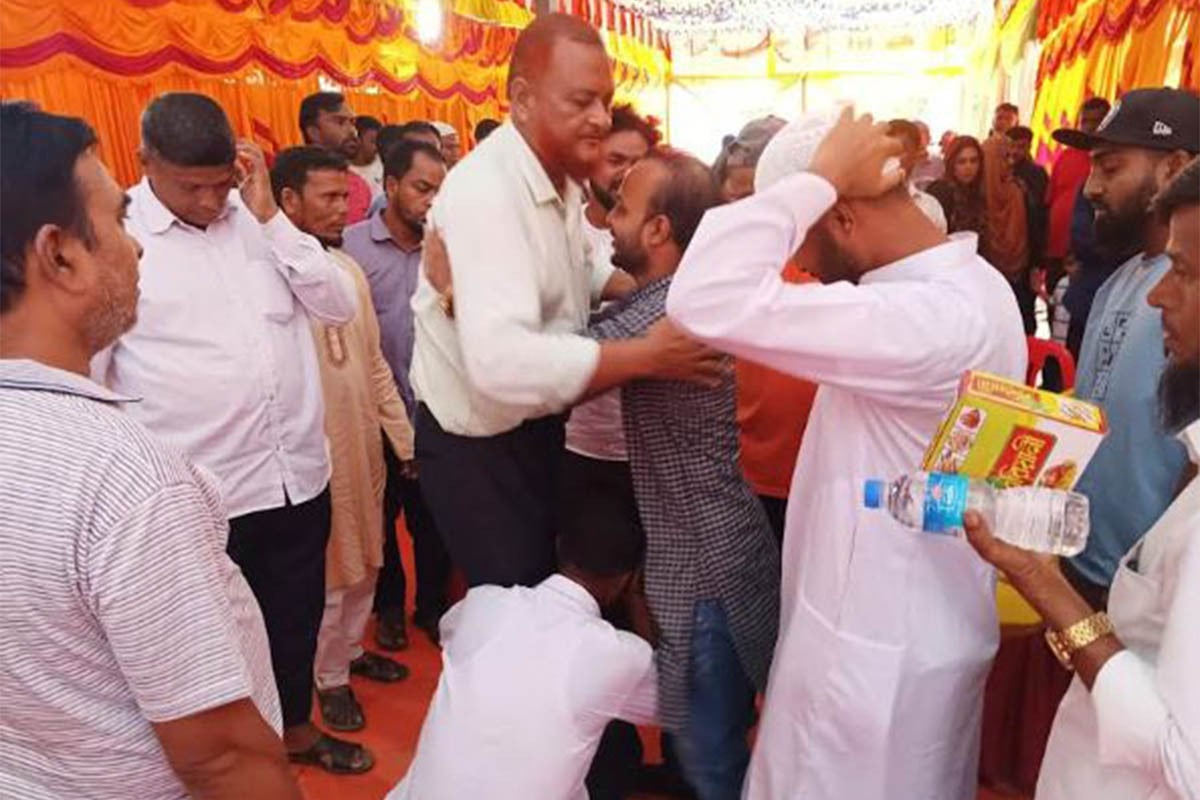 কর্মকর্তার বিদায়ে হাউমাউ করে কাঁদলেন কর্মচারীরা