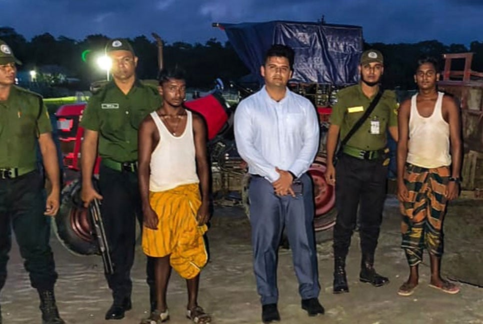 কলাপাড়ায় অবৈধভাবে বালু উত্তোলনের দায়ে জরিমানা