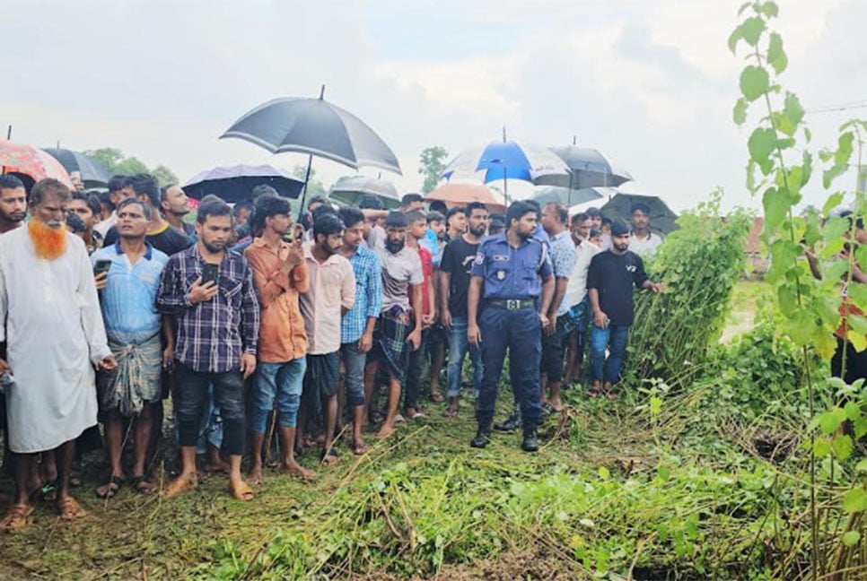 শ্রীপুরে নারীর গলা কাটা লাশ উদ্ধার