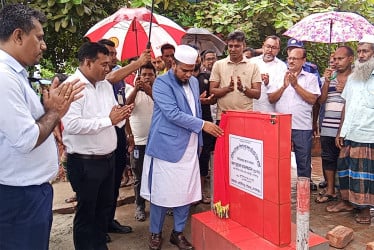 কোটালীপাড়া উপজেলায় সেবা প্রত্যাশীদের সুসজ্জিত বসার স্থান ও দৃষ্টিনন্দন ফুলের বাগান উদ্বোধন