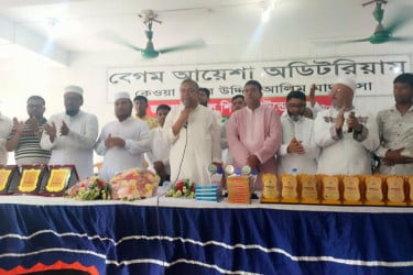 শ্রীপুরে শিক্ষার্থীদের বৃত্তি প্রদান ও সংবর্ধনা অনুষ্ঠান
