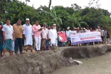 মুন্সিগঞ্জে পদ্মার ভাঙন ঠেকাতে স্থায়ী বাঁধের দাবি
