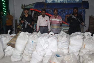 বরিশালে নিষিদ্ধ পলিথিন জব্দ, জরিমানা