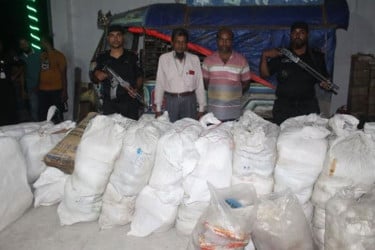 নিষিদ্ধ বিপুল পলিথিন উদ্ধার, জরিমানা