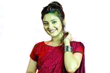 নিহার সহযাত্রী কে?