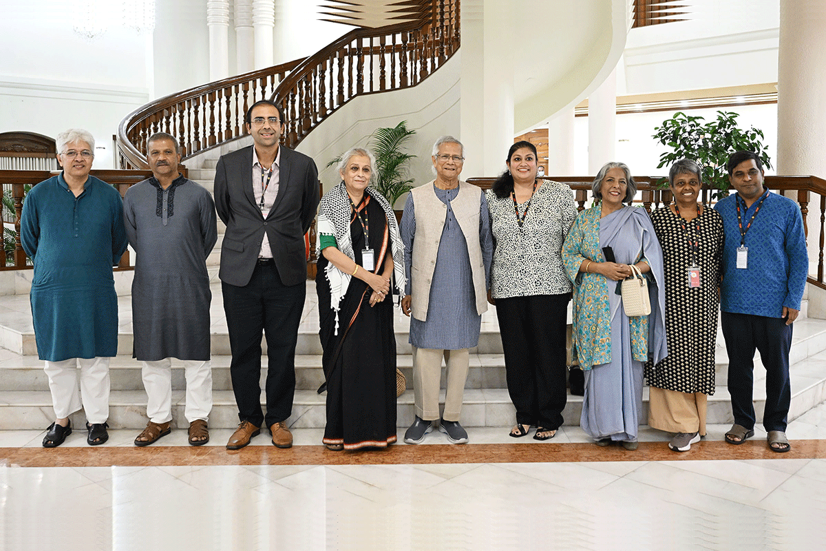 প্রধান উপদেষ্টার সঙ্গে এসএএইচআর প্রতিনিধিদলের সাক্ষাৎ