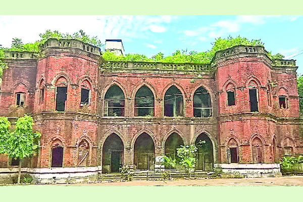 আভিজাত্যের সেই নাচঘর