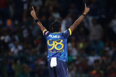 শেষ ওভারে মাদুশঙ্কার হ্যাটট্রিকে শ্রীলঙ্কার নাটকীয় জয়