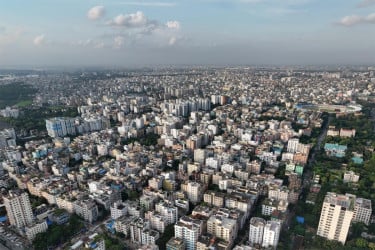 ঢাকার বাতাসে মাঝারি দূষণ, শীর্ষে কামপালা