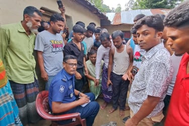 গোবিন্দগঞ্জে ৫ কেজি ওজনের কষ্টিপাথর সাদৃশ্য মূর্তি উদ্ধার
