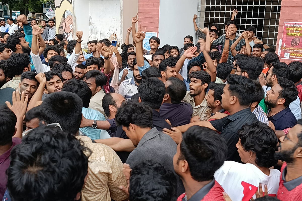 রাকসু নির্বাচন ঘিরে দফায় দফায় সংঘর্ষ, আহত বেশ কয়েকজন