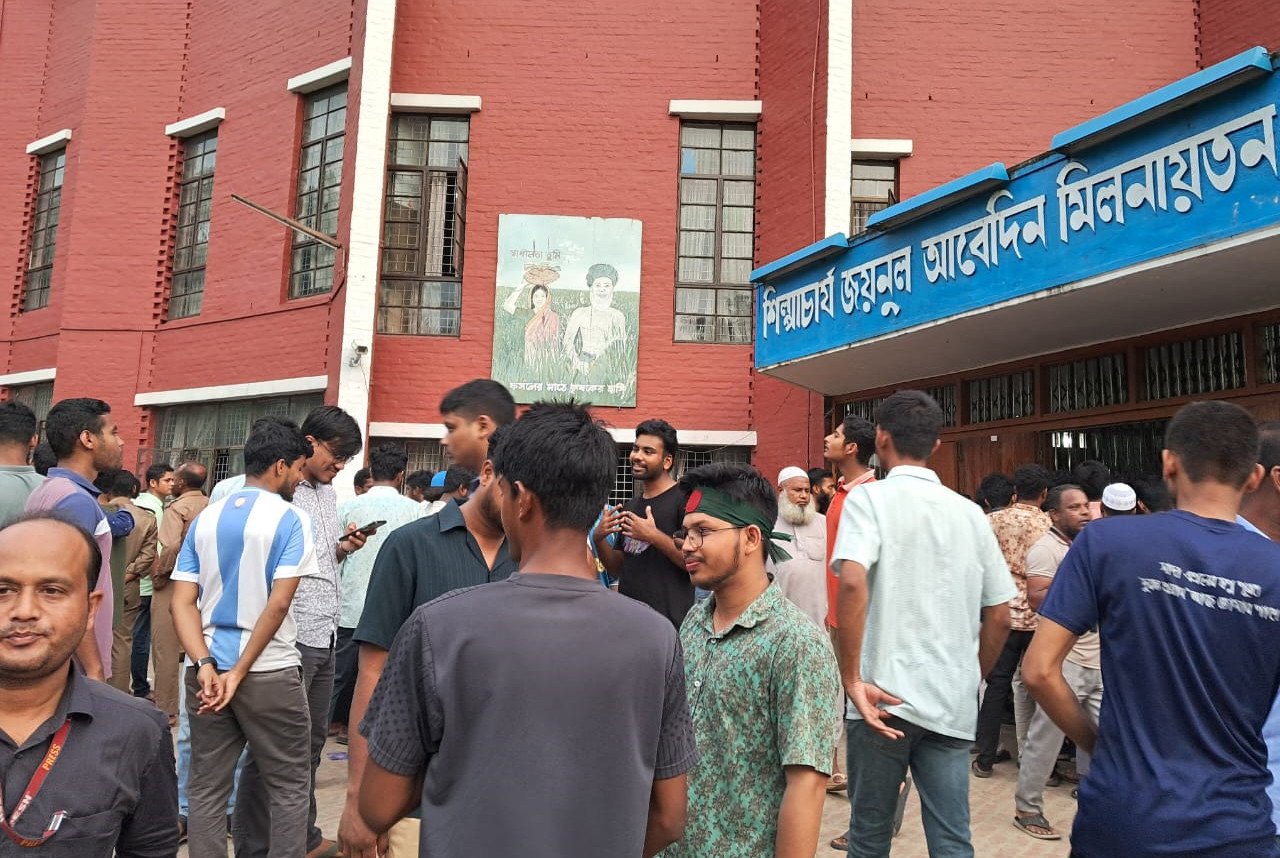 একাডেমিক কাউন্সিলের সভায় উপস্থিত ভিসিসহ ২২৭ শিক্ষক অবরুদ্ধ