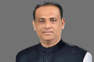ভ্রমণবিলাসী সাইফুজ্জামান পাচার করেছেন ৬২০০ কোটি টাকা