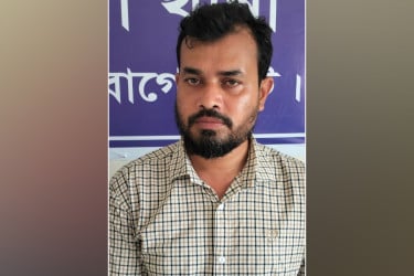 মোংলায় ওয়ারেন্টভুক্ত পলাতক আসামি গ্রেফতার
