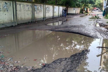 ফরিদপুর পৌরসভায় বেহাল সড়ক, ভোগান্তিতে মানুষ