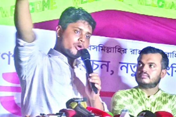 হাসনাত আবদুল্লাহর খোঁজ নিলেন রুমিন পাঠালেন উপহার