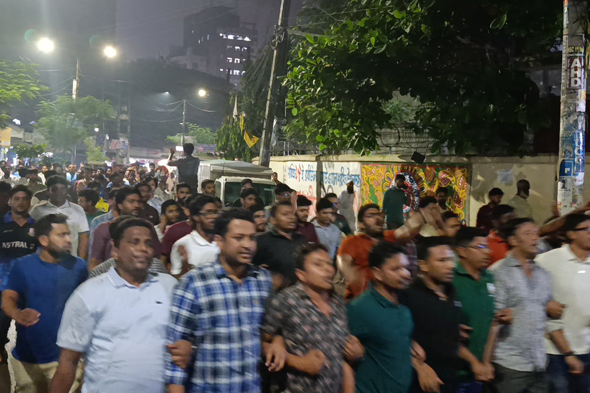 চবি-বাকৃবি শিক্ষার্থীদের ওপর হামলার প্রতিবাদে জবি ছাত্রদলের বিক্ষোভ মিছিল