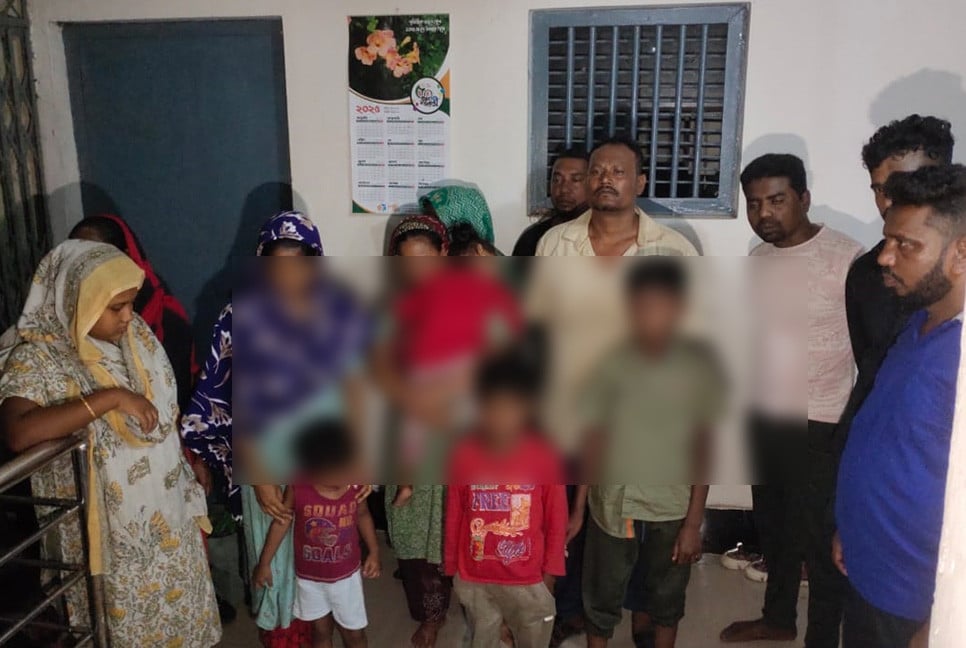 সাতক্ষীরা সীমান্তে ১৪ বাংলাদেশিকে হস্তান্তর করল বিএসএফ