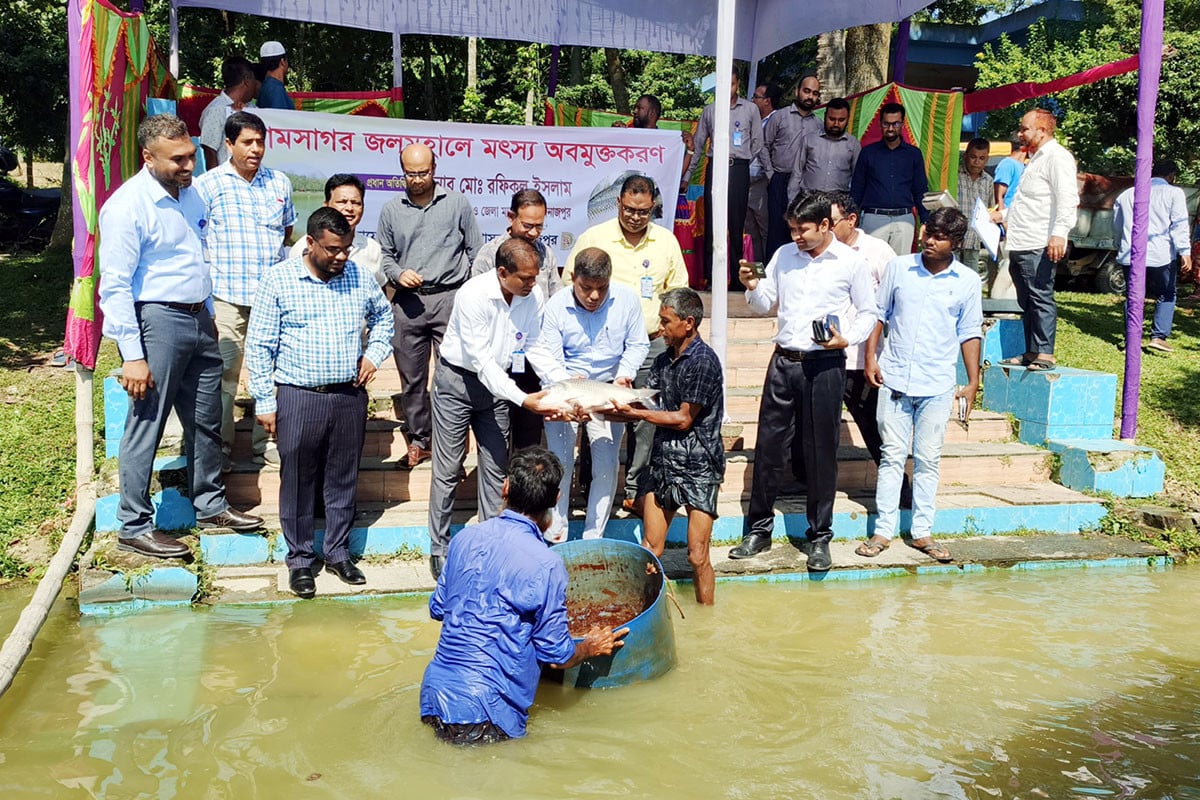 ঐতিহাসিক রামসাগরের জলমহালে মৎস্য অবমুক্ত