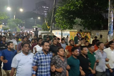 চবি-বাকৃবি শিক্ষার্থীদের ওপর হামলার প্রতিবাদে জবি ছাত্রদলের বিক্ষোভ মিছিল