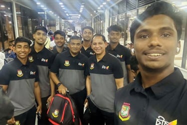 ইংল্যান্ডের উদ্দেশ্যে দেশ ছাড়ল অনূর্ধ্ব-১৯ ক্রিকেট দল