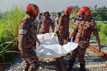 মুন্সিগঞ্জে রেললাইনে অজ্ঞাত নারীর খণ্ড-বিখণ্ড মরদেহ উদ্ধার