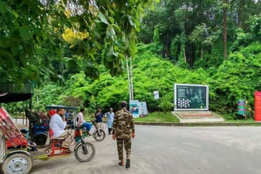 চবিতে সংঘর্ষ: ক্লাস-পরীক্ষা বন্ধ, ক্যাম্পাসে সুনসান নীরবতা