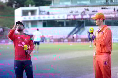 টস জিতে ফিল্ডিংয়ে বাংলাদেশ